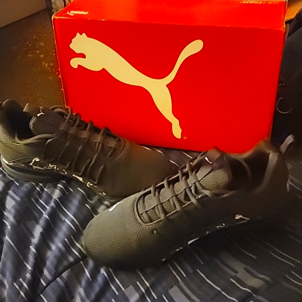 Pumas Athlete Shoes